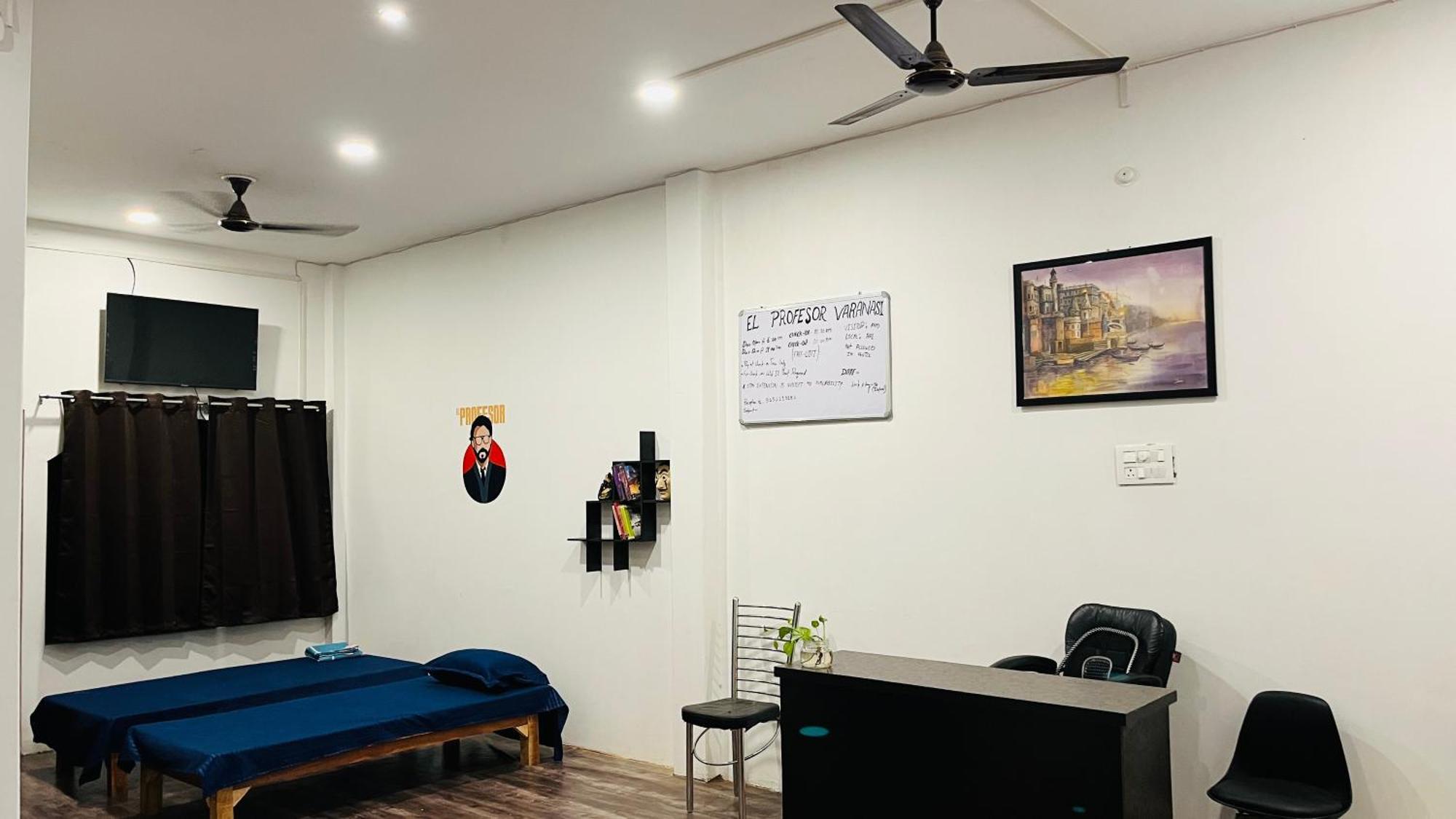 El Profesor Varanasi Exterior photo